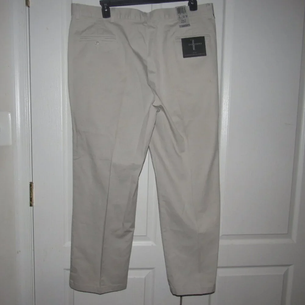 NWT Dockers RECODE Classic Fit Khaki Pants W42 L30 No Wrinkle Cotton Comfort
